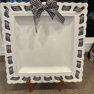 Large Prissy Plate Platter with 4 changeable ribbon and bows. 16” by 16”